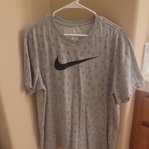 Nike Men's Patterned Gray Tee 🩶